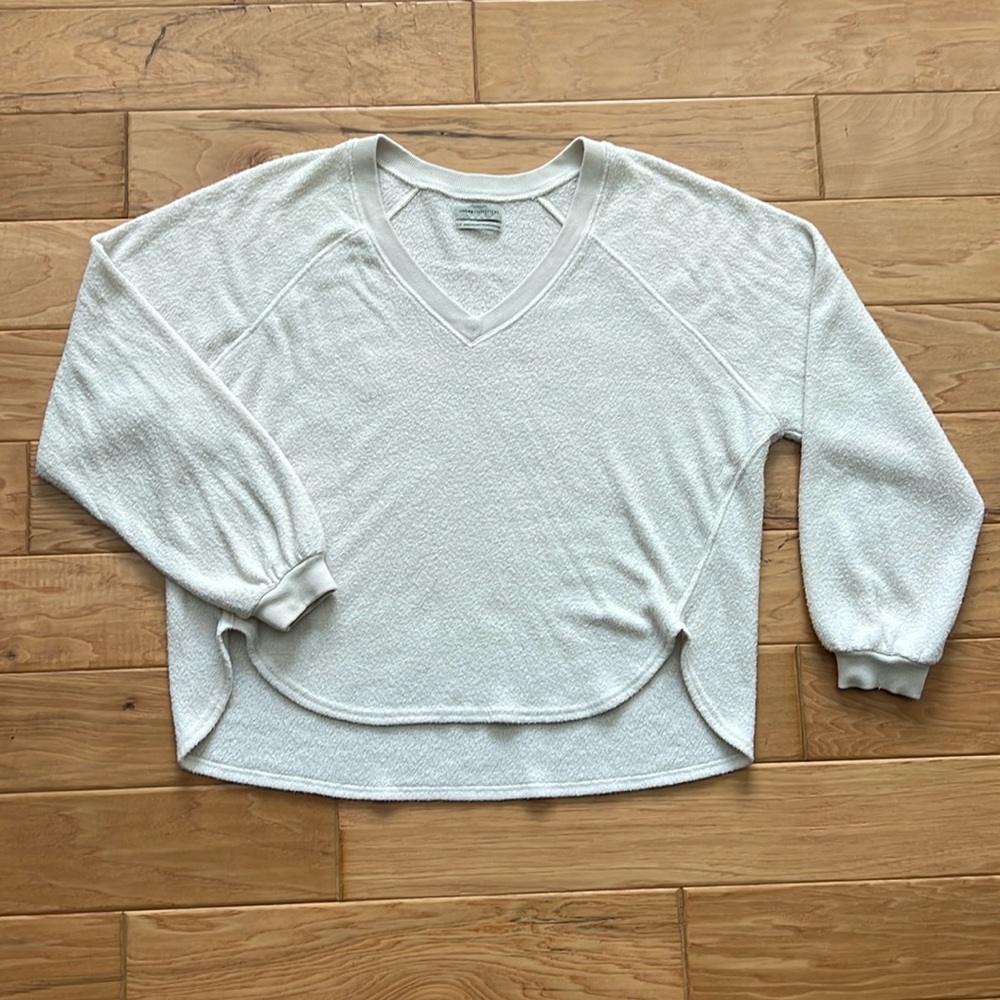 URBAN OUTFITTERS Cream Long Sleeve V-Neck Sweater - Size S